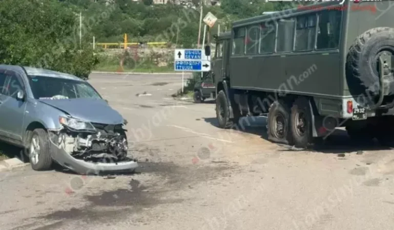 ԼՈՒՍԱՆԿԱՐՆԵՐ․ Խոշոր վթար՝ ՊՆ ծառայողների «Կամազ»-ի մասնակցությամբ. պայմանագրային զինծառայողները տեղափոխվել են հիվանդանոց