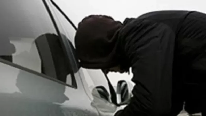 Գողացել են ՊՆ ծառայողի մեքենայի համարանիշները և թողել գրություն