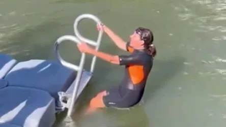 ՏԵՍԱՆՅՈՒԹ. Փարիզի քաղաքապետն Օլիմպիական խաղերից առաջ ցուցադրաբար լողացել է Սենում