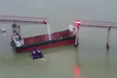 Չինաստանում  կամրջի փլուզման հետեւանքով կան զոհեր ու տասնյակ անհետ կորածներ