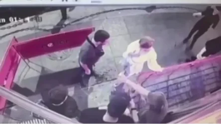 ՏԵՍԱՆՅՈՒԹ. Պետերբուրգի կենտրոնում աղջիկը նոկաուտի է ենթարկել երկրպագուին