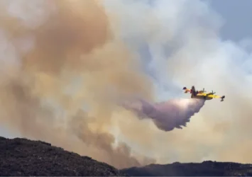 Կալիֆորնիայում հրդեհը մարող ինքնաթիռը բախվել է ԱԹՍ-ի