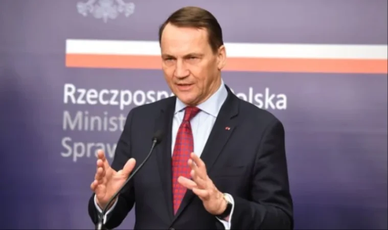 Սիկորսկին քննադատել է Հունգարիային` Ուկրաինայի ճանապարհին կանգնելու համար