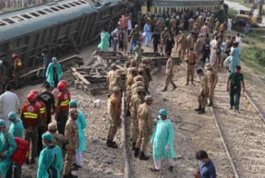 Պակիստանում պատանդ են վերցրել և այրել գնացքի 450 ուղևորի