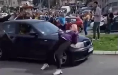 Բելգրադում ավտոմեքենան մխրճվել է ցուցարարների խմբի մեջ. կան վիրավորներ