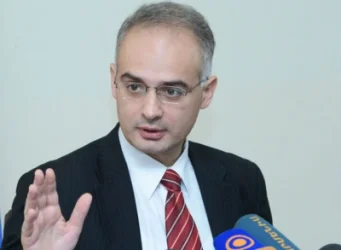 Հրապարակեք խաղաղության պլանը, ստախոսներ․ Լևոն Զուրաբյան