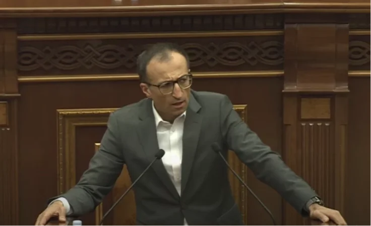 Փորձում է ինչ-որ բան գտնել Քովիդի շրջանակներում կերած փողերից. Թորոսյան