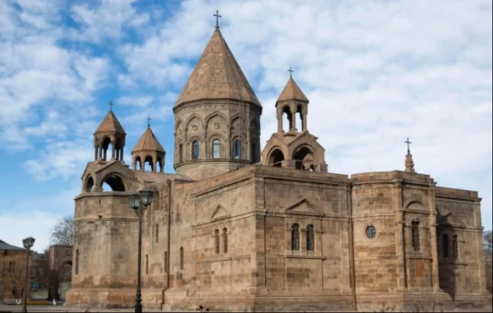 Պետության դեմ հանդես գալը չի ծառայում Եկեղեցու լեգիտիմությանը. Ֆրանսուա Դևեջյան