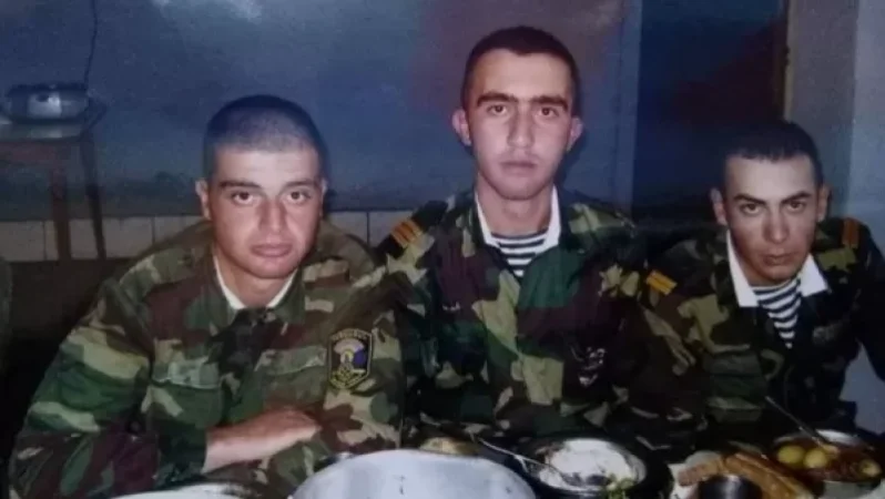 Պատգամավոր Արթուր Հովհաննիսյանն է, որն ասում է՝ սոված զինվոր է եղել. սեղանը սոված մնալու չէր. Հրանտ Ավետիսյան