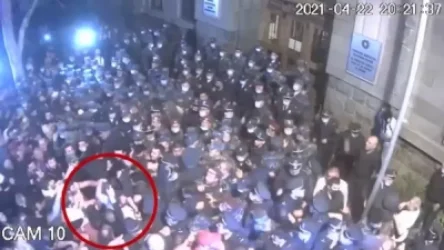 ՏԵՍԱՆՅՈՒԹ. Ոստիկանը դատախազության մոտ հարվածներ է հասցրել քաղաքացուն