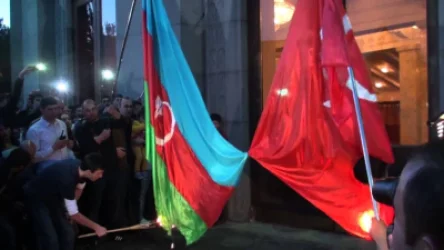 Փաշինյանը դատապարտում է Ադրբեջանի ու Թուրքիայի դրոշների այրումը. Բաղդասարյան