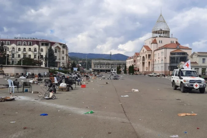 Ադրբեջանցիները պղծել են օկուպացված Ստեփանակերտի շիրմաքարերը