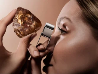 Յակուտիայում հայտնաբերվել է ֆանտաստիկ սաթի գույնի բյուրեղը