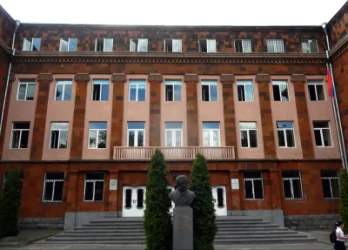 Պուշկինի դպրոցում դաս չի լինի․ ծնողները բողոքի ակցիա են իրականացնում