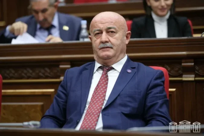 Եթե ԱԱԾ-ն զուգընկերուհուս կրծկալից հաներ ինչ-որ փաստաթուղթ, ես օքեյ եմ. Աղազարյան