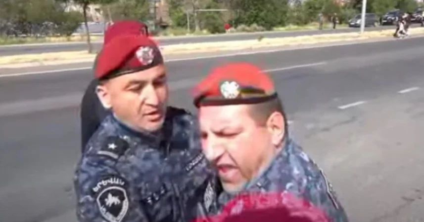 Լրագրողի հետ միջադեպի մասնակից ոստիկանն ազատվել է աշխատանքից