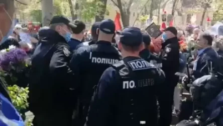 Օդեսայում զանգվածային ծեծկռտուք է տեղի ունեցել Գեորգիևյան ժապավենով դիմանկարի պատճառով