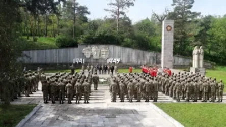 Շուշիում ադրբեջանցիները հանդիսավորությամբ նշել են Հաղթանակի 76-ամյակը