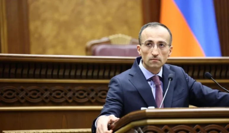 Անհայրենիք ստահակներ. դուք դեռ երկար կլիզեք մեր բանտերի ճաղերը. Թորոսյան