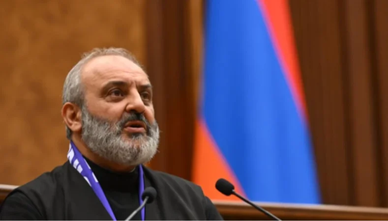 Բագրատ Սրբազանը  դատի է տվել ՔՊ-ական պատգամավոր Վաղարշակ Հակոբյանին