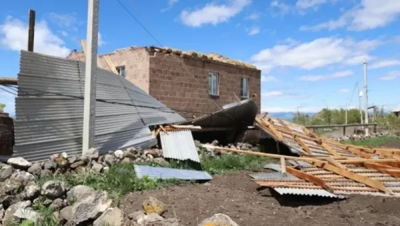 Անձրևի և ուժեղ քամու հետևանքով վնասներ են կրել Շիրակի մարզի մի շարք համայնքներ