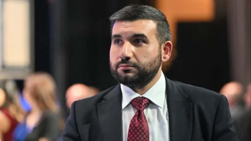 Պատասխան տվեք՝ ով է օտարահպատակ շան տղան․ Ալեքսանյան