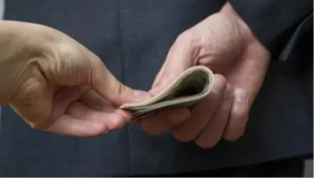 Դպրոցի տնօրենը մեղադրվում է հափշտակության մեջ