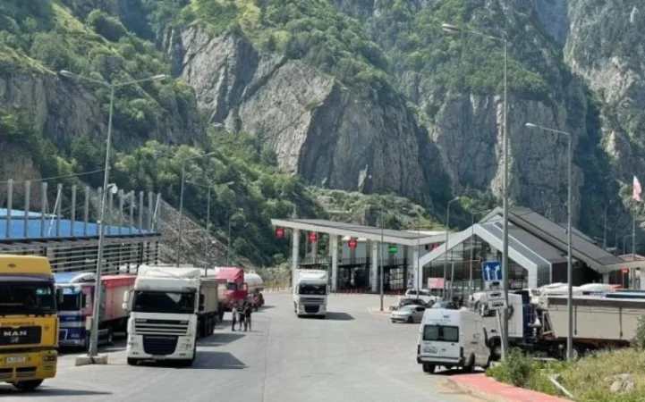 Վերին Լարսի անցակետի հերթում մոտ 600 բեռնատար կա