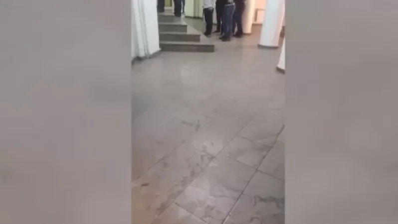 Կենտրոն վարչական շրջանի ղեկավարի տեղակալը ծեծել է աշխատակցին. լրագրողներին թաղապետարան չեն թողնում