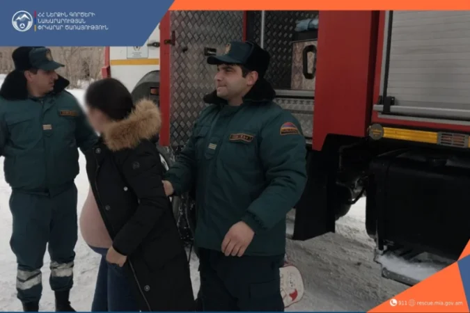 Փրկարարները հղի կնոջը փրկարարական մեքենայով տեղափոխել են բժշկական կենտրոն