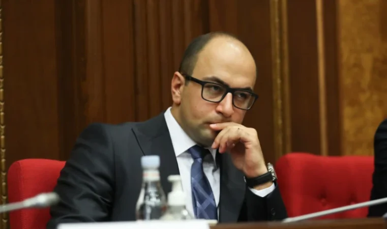 Չեմ զարմանա եթե զինանշանից էլ հանի Արարատ լեռը․ Հայկ Մամիջանյան