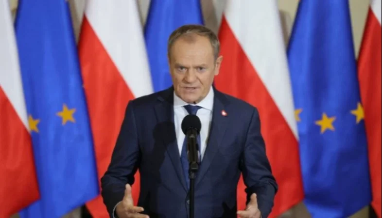 Վարշավայում կառավարական շենքերի վերևում ԱԹՍ է խոցվել․ Տուսկ