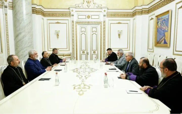 Գարեգին Բ-ին հանգստի կոչելու պահանջով եպիսկոպոսները հավաք կանցկացնեն Մայր Աթոռում