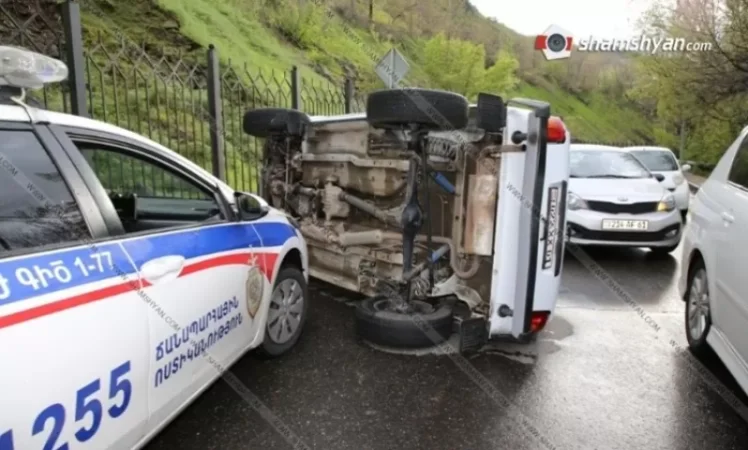 Խոշոր վթար Հրազդանի կիրճում․ Niva-ն կողաշրջվել է