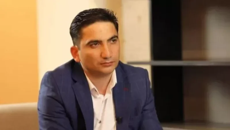 «Ձեռքերը շփելով սպասել, թե Իրանն ու Ադրբեջանը կբզկտեն միմյանց, Հայաստանն էլ կշահի մեջտեղում, մեղմ ասած, լուրջ չէ». Նաիրի Հոխիկյան