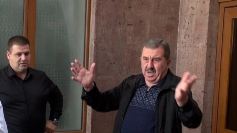 Լարված իրավիճակ՝ քննչականը մտել է «Կիլիկա» գործարան․ ArmԼur