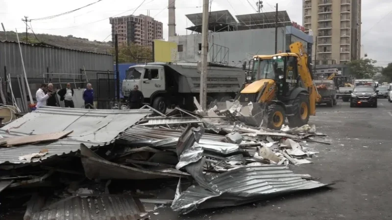 Գնունու շուկային հարակից մայթից ապամոնտաժվել է 30 կրպակ ու տաղավար