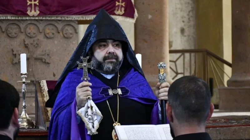 ՔԿ-ն ձերբակալել է Մկրտիչ եպիսկոպոս Պռոշյանին, նրան կալանքի են տանում. փաստաբան