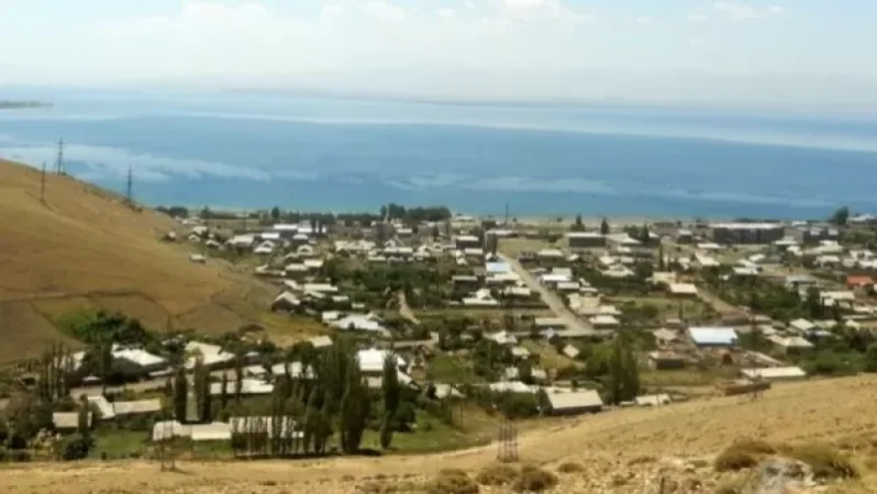 Թշնամին 3 կմ առաջ է եկել նաև Վարդենիսում՝ դեպի Վերին Շորժա գյուղ․ խրամատներ են փորում