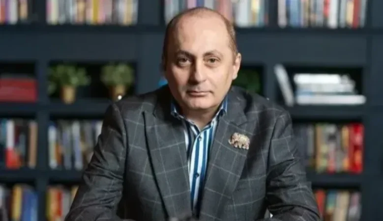 Дождь հեռուստաալիքը շփոթել է Գյումրիի համայնքապետի լուսանկարը` Վարդան Ղուկասյանինի հետ