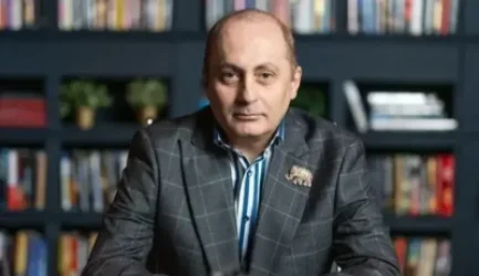 Дождь հեռուստաալիքը շփոթել է Գյումրիի համայնքապետի լուսանկարը` Վարդան Ղուկասյանինի հետ