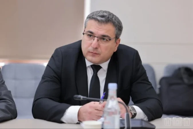 Երևանն ու Հայաստանի որևիցե վարչական տարածք երբևէ անտեր չի մնացել․ ՆԳ փոխնախարարը՝ ընդդիմադիր պատգամավորին