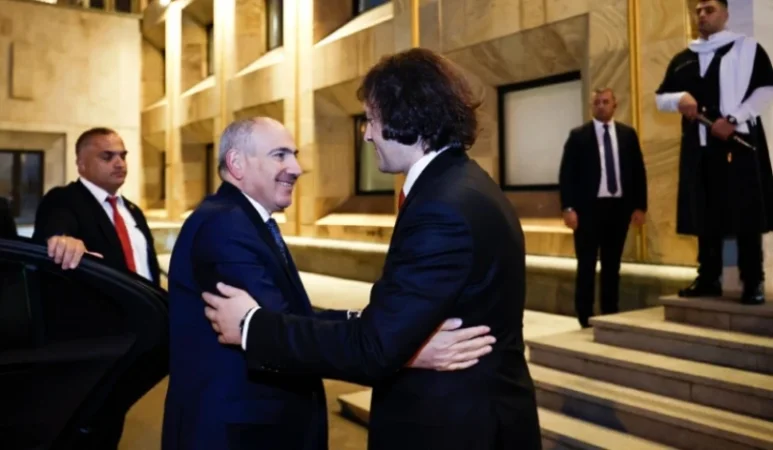 Փաշինյանի հետ հանդիպումից հետո Կոբախիձեն գրառում է արել