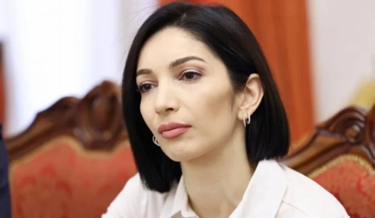 Թագուհի Ղազարյանը՝ Տեր Արամին կարգալույծ անելու մասին