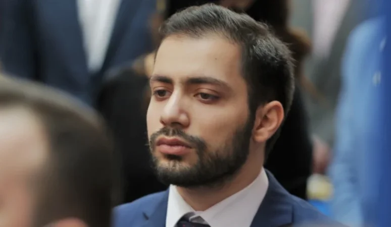 Արմեն Գալջյանն անդրադարձել է Արշակ սրբազանի և մի կնոջ մասնակցությամբ տեսանյութին