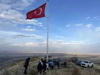 Հայաստանի սահմանին մոտ բարձրացվել է Թուրքիայի դրոշը