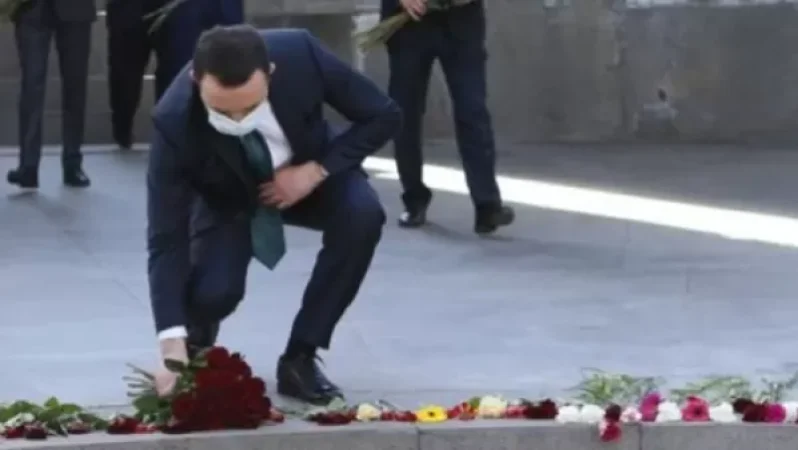 Վրաստանի վարչապետն Ավինյանի հետ այցելել է Ծիծեռնակաբերդ, ծաղիկներ խոնարհել անմար կրակի մոտ