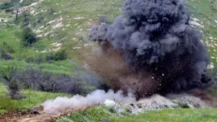 Հայաստանի հետ սահմանի մոտակայքում 26-ամյա ադրբեջանցին սունկ հավաքելիս վիրավորվել ականի պայթյունից