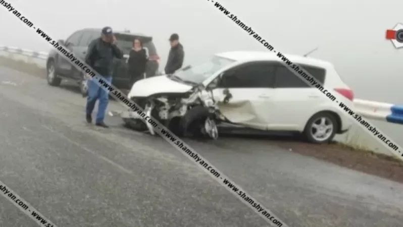 44-ամյա վարորդը Honda Elysion-ով բախվել է Գորիսի հիվանդանոցի բուժքրոջ Nissan-ին, վերջինս էլ բախվել է ՊԲ-ին պատկանող Toyota-ին