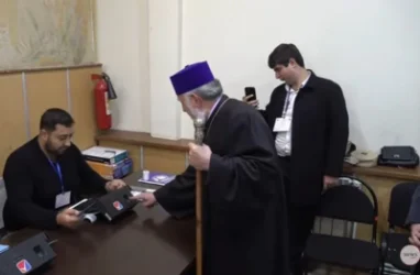 Ամենայն հայոց կաթողիկոս Գարեգին Երկրորդը քվեարկեց 14/11 ընտրատեղամասում